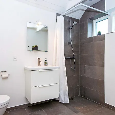 8 Person In Grenaa-by Traum * Brondstrup