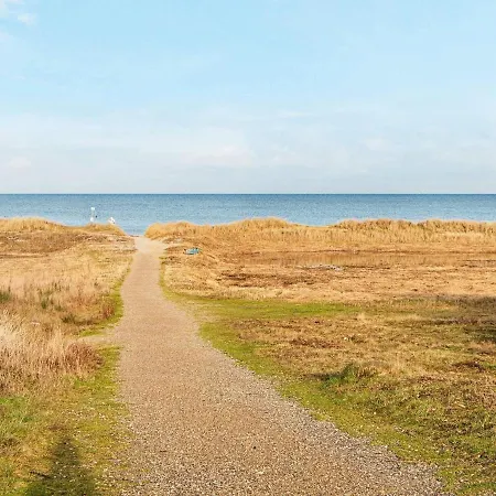8 Person In Grenaa-by Traum