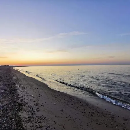 8 Person In Grenaa-by Traum *