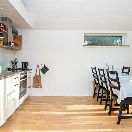 8 Person In Grenaa-by Traum Brondstrup