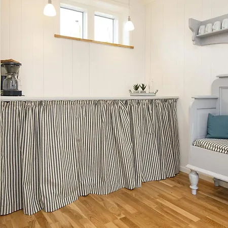 8 Person In Grenaa-by Traum