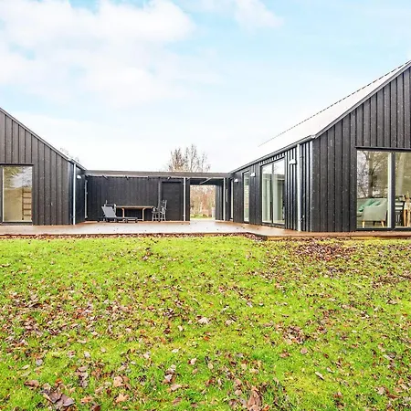 8 Person In Grenaa-by Traum Brondstrup