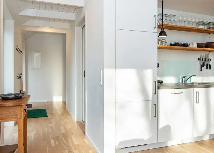 8 Person In Grenaa-by Traum Brondstrup