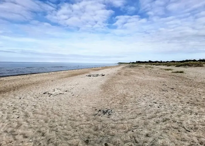 8 Person In Grenaa-by Traum
